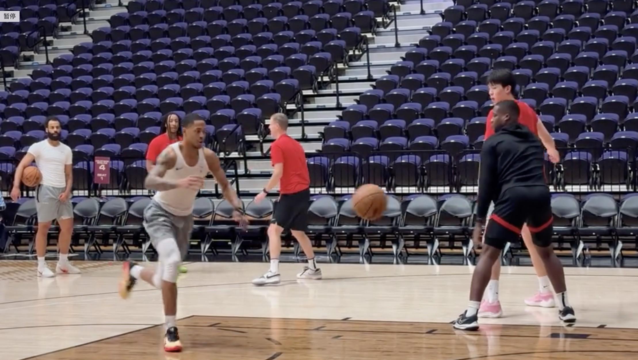 世界杯官方正版-记者：混音热身时专门跑了一套围绕杨瀚森低位策应的传切配合