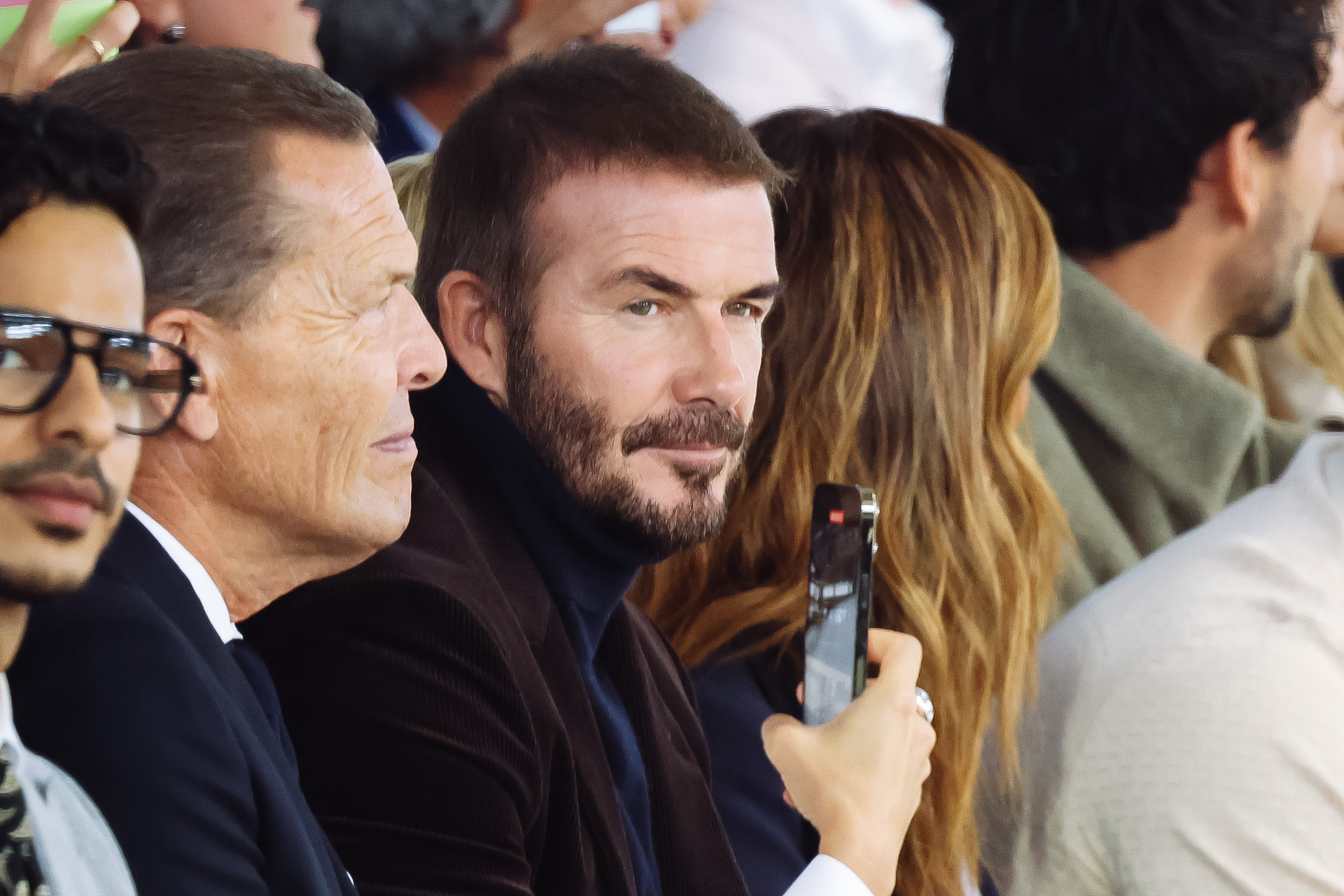 世界杯直播客户端-曼晚：贝克汉姆夫妇计划在乡村住宅的池塘安装串灯，遭邻居反对